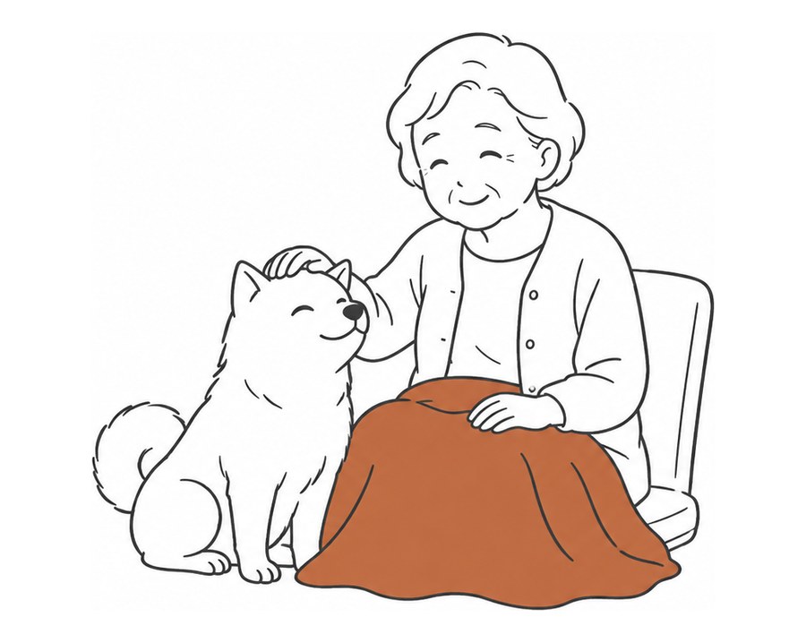 座椅子に座る一人暮らしの高齢の女性が、隣の柴犬をなでて微笑んでいる挿絵